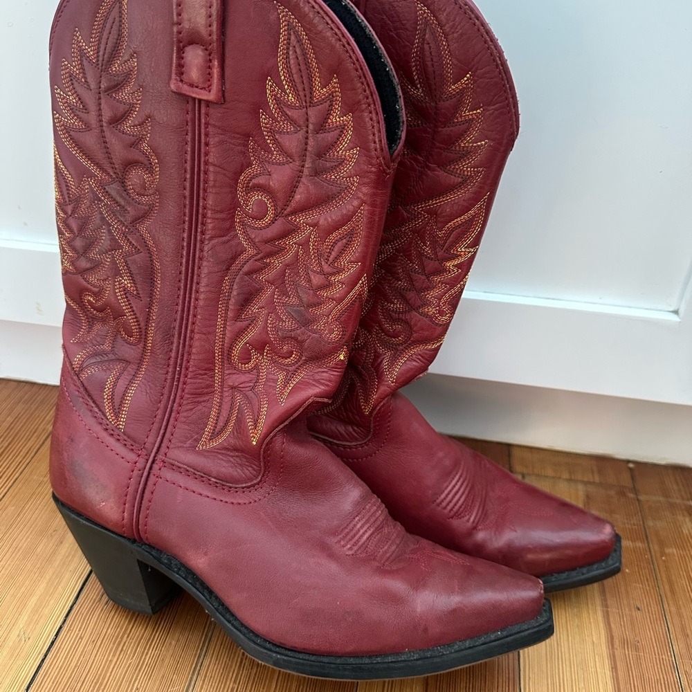 Laredo Red Heeled Boots with Intricate Stitching and Pointed Toe